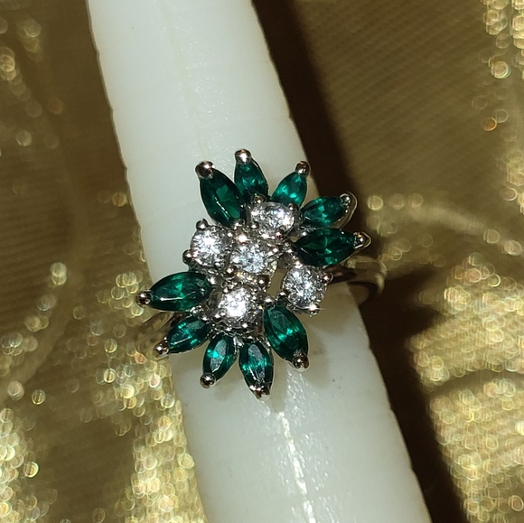💍Elegant Silver and Emerald Floral Ring💍Size 6 - Picture 10 of 10